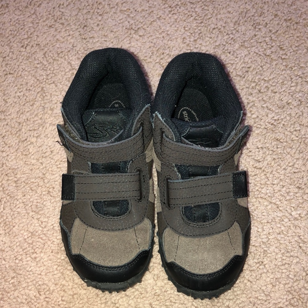 Stride Rite size 1W Velcro boots
